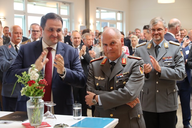 Brigadegeneral M&uuml;ller: "Wir m&uuml;ssen wehrhaft und stark sein" / Gro&szlig;er Zuspruch beim Jahresempfang des Landeskommando Nordrhein-Westfalen in D&uuml;sseldorf